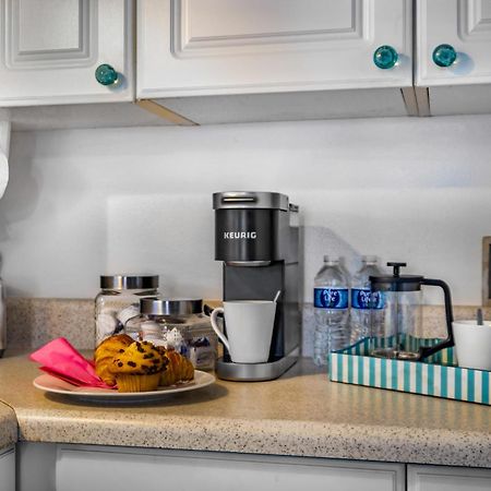 Beach Cottage With Heated Pool Just Off Siesta Key ساراسوتا المظهر الخارجي الصورة