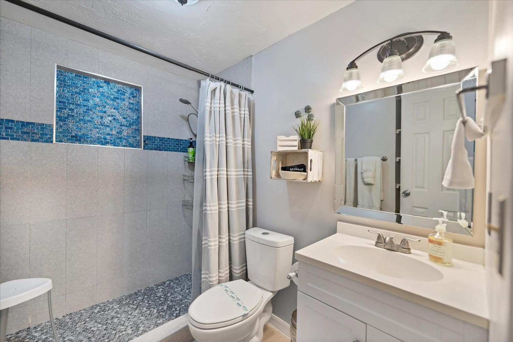 Beach Cottage With Heated Pool Just Off Siesta Key ساراسوتا المظهر الخارجي الصورة