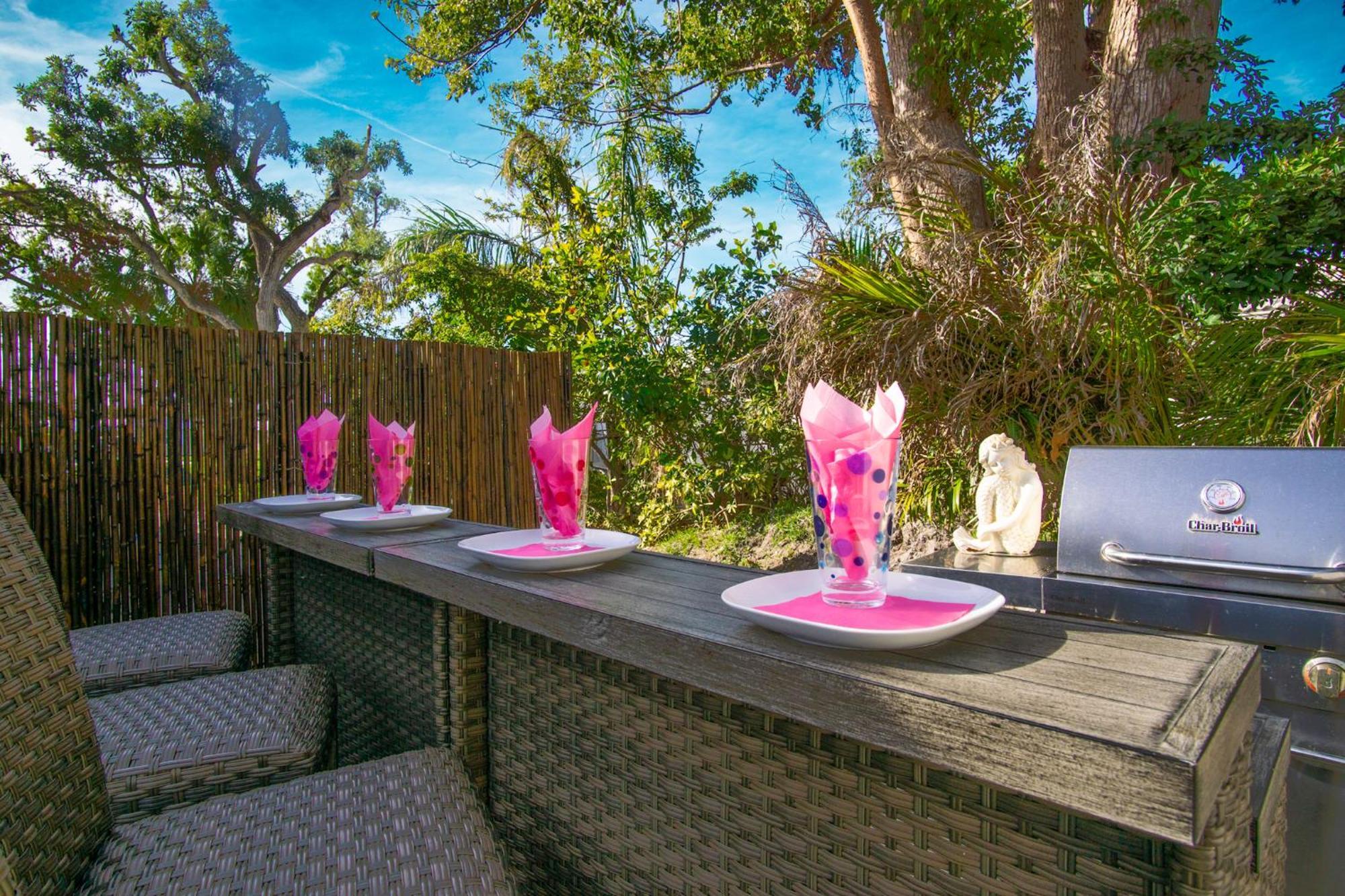 Beach Cottage With Heated Pool Just Off Siesta Key ساراسوتا المظهر الخارجي الصورة